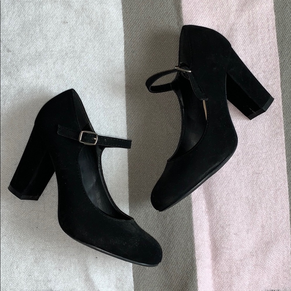 Black pumps / loafers / heels with strap, suede